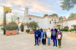 Conoce Castilla-La Mancha-La alcaldesa de Tomelloso visita Pinilla para conocer las reparaciones en la cubierta de la ermita
