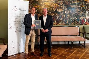 Conoce Castilla-La Mancha-El BM Guadalajara asciende a Liga ASOBAL y firma un nuevo convenio para su mantenimiento
