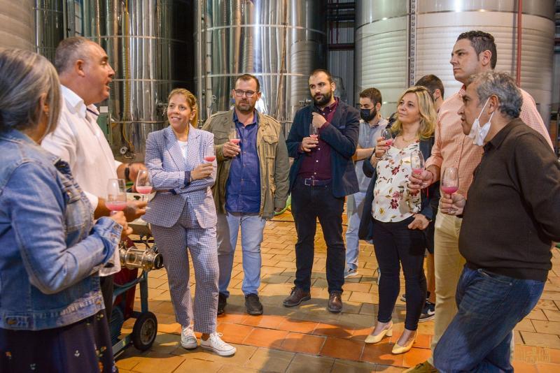 Conoce Castilla-La Mancha-La alcaldesa de Tomelloso visita la Cooperativa Vinícola de la localidad para conocer la campaña de vendimia