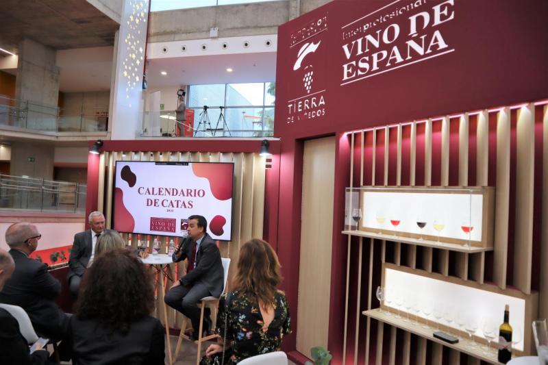 Conoce Castilla-La Mancha-La Fundación 'Tierra de Viñedos' y la Interprofesional del Vino dan el pistoletazo de salida al programa de 20 catas