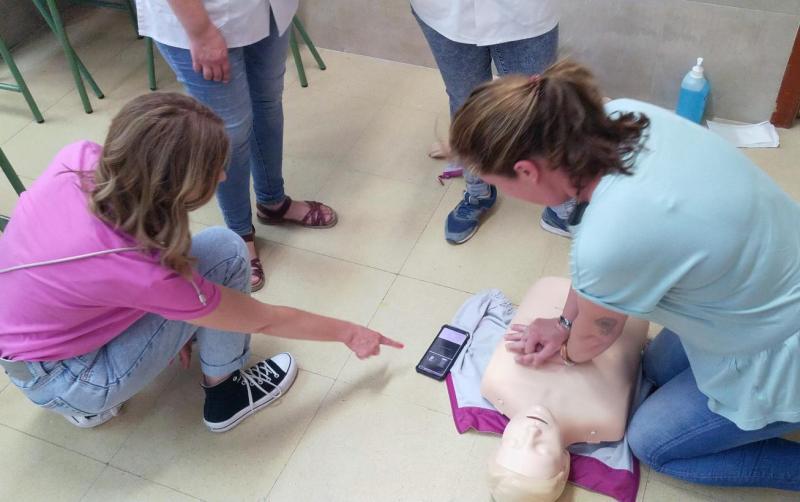 Conoce Castilla-La Mancha-Enfermeras de Atención Primaria de Albacete forman en primeros auxilios a medio centenar de docentes
