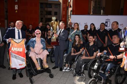 Conoce Castilla-La Mancha-Recibido en Albacete el Club de Baloncesto en Silla de Ruedas AMIAB, proclamado Campeón de Europa