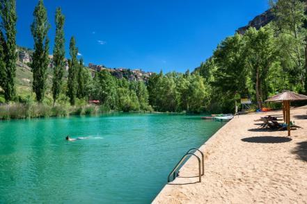 Conoce Castilla-La Mancha-​​​​​​​Castilla-La Mancha cuenta con 35 zonas oficiales de baño autorizadas para disfrutar de sus parajes naturales